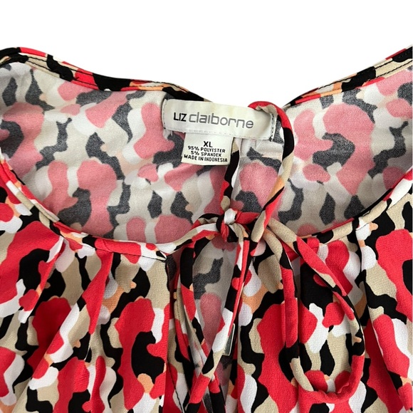 Liz Claiborne Red and Black Abstract Top - Picture 2 of 2